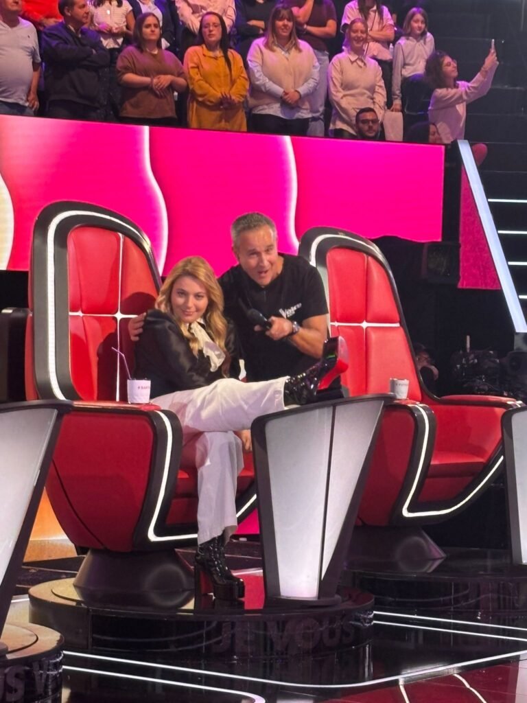 Chauffeur de Salle The Voice Kid's avec Santa